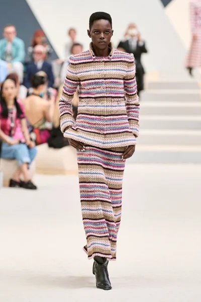 Look 12
